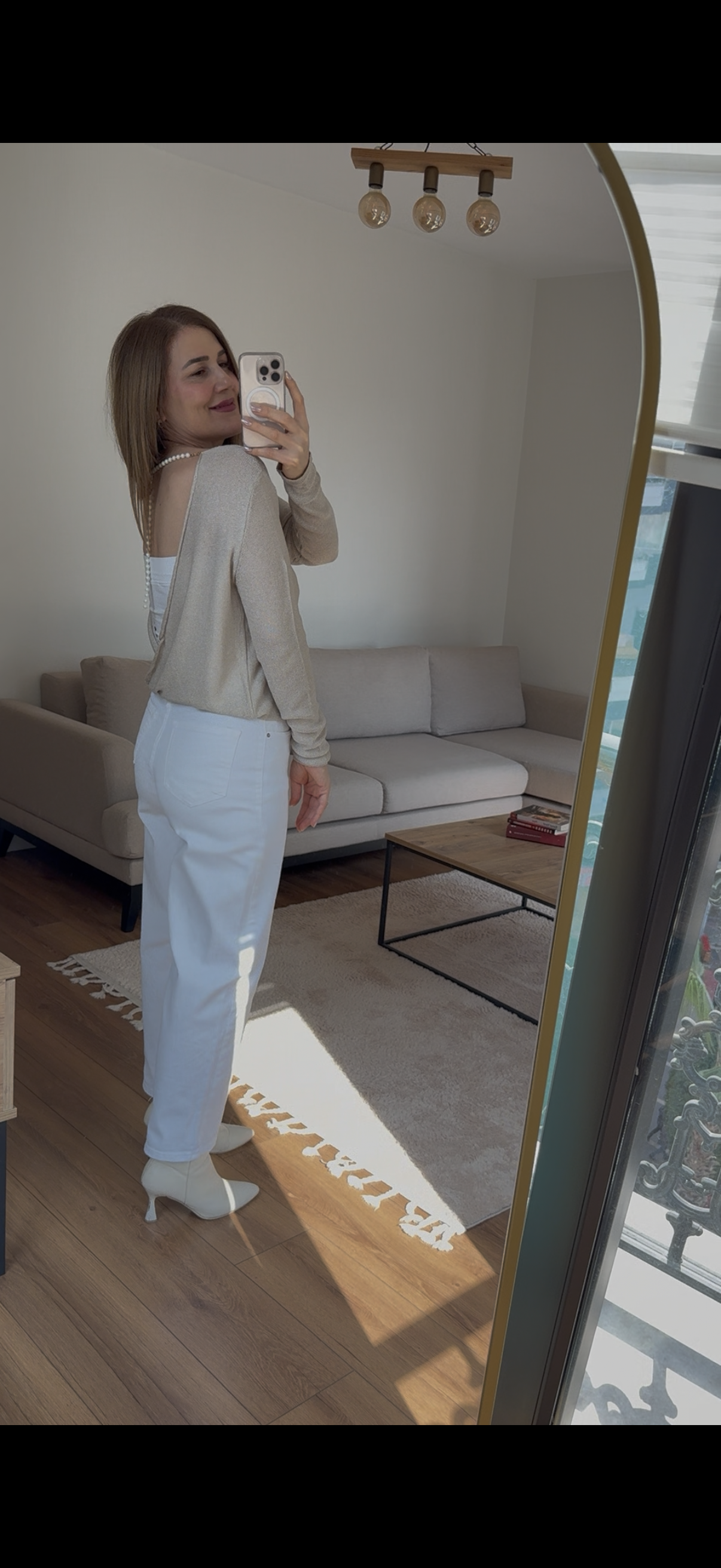 İnci detaylı sırt dekolteli bluz