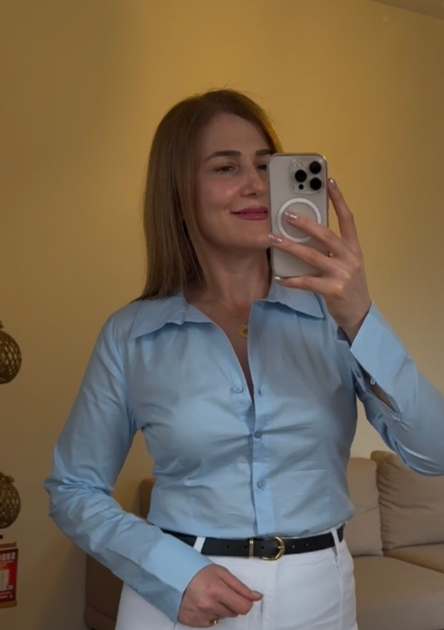 Likralı, esnek kumaş,dar kesim mavi gömlek