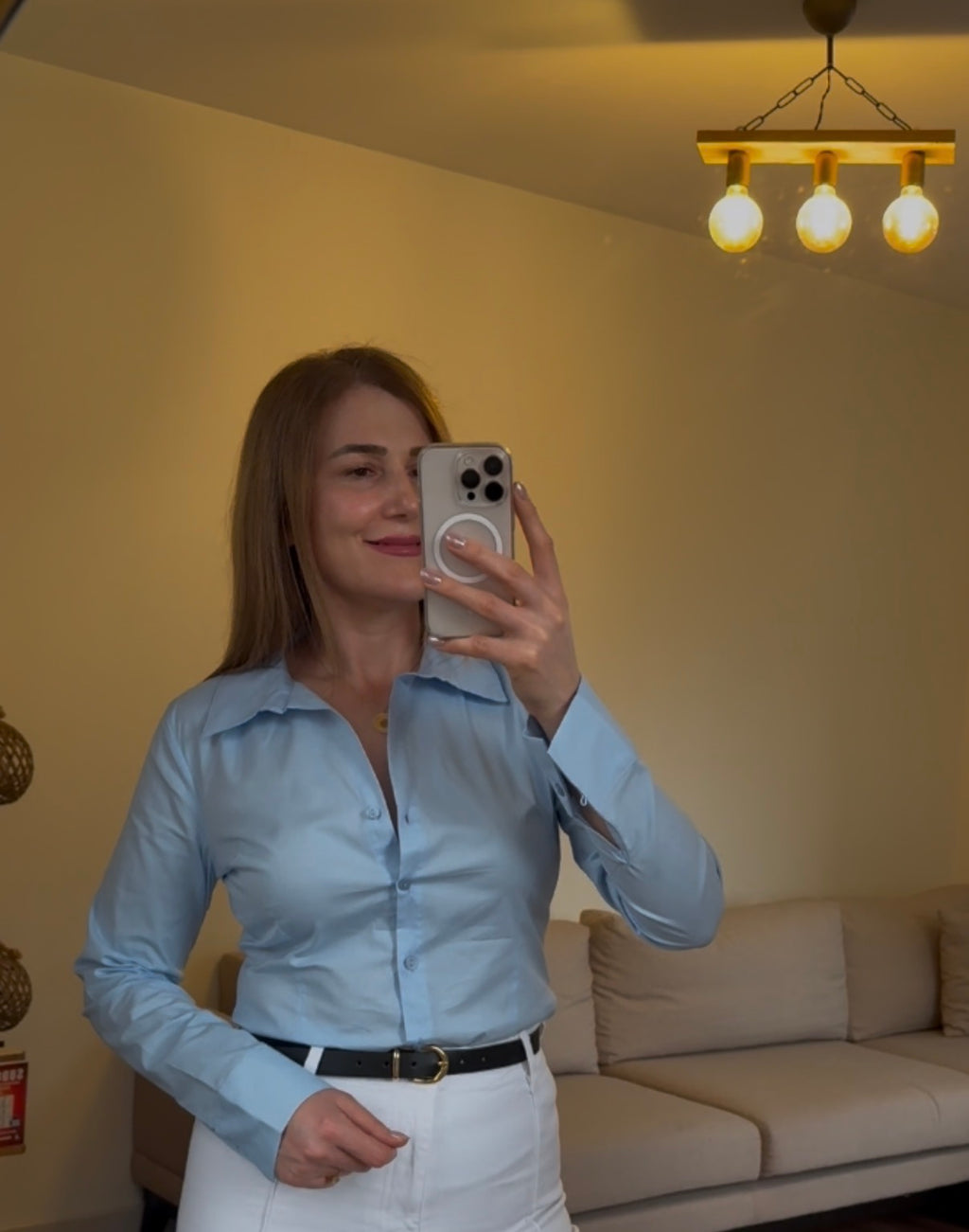 Likralı, esnek kumaş,dar kesim mavi gömlek