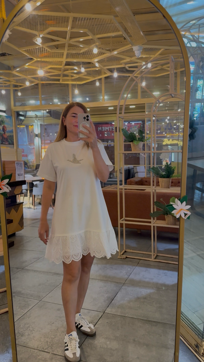 Taş İşlemeli Dantel Etek Ucu Beyaz Mini Elbise