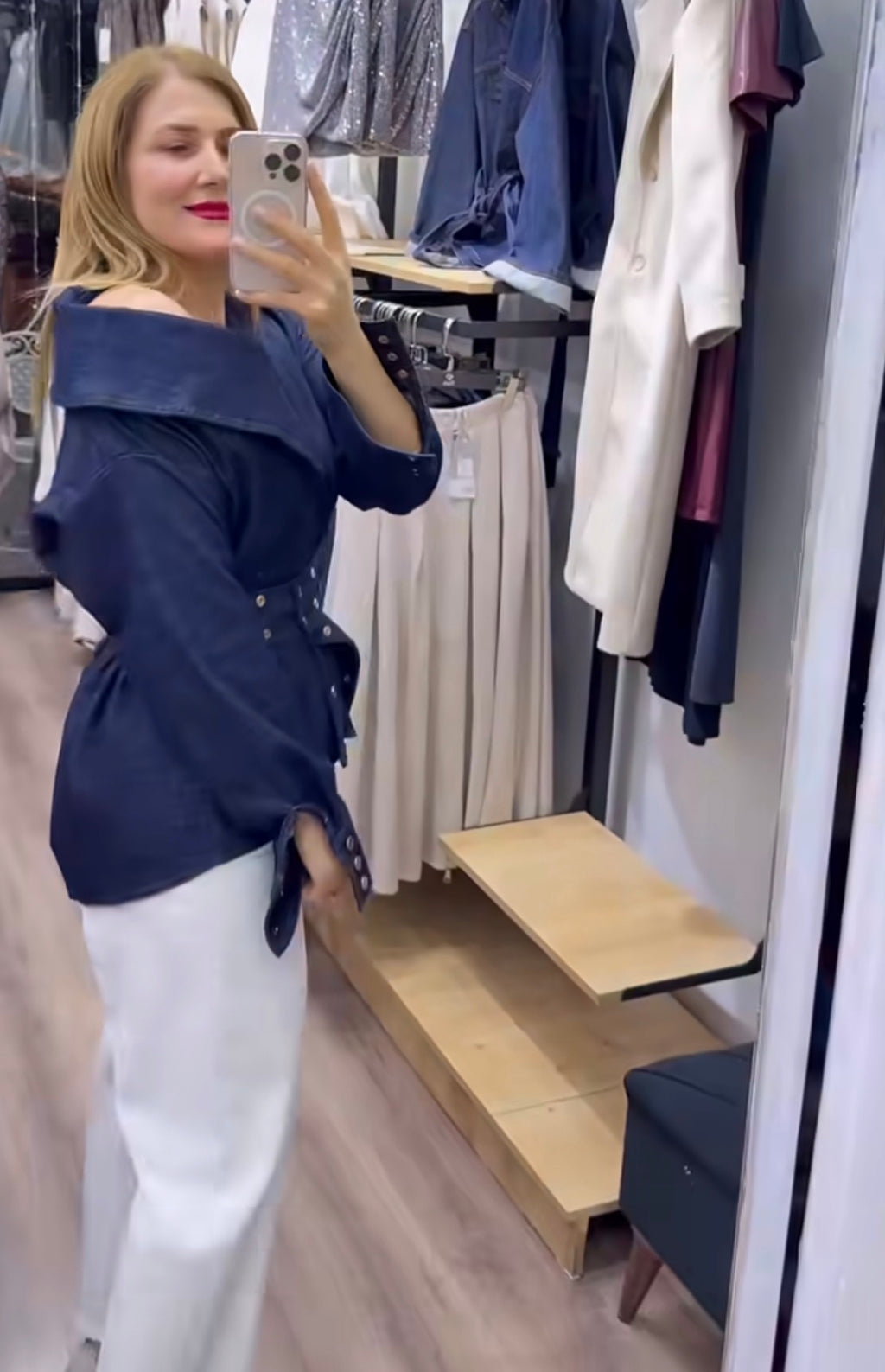 Kemer Detaylı Asimetrik Denim Bluz