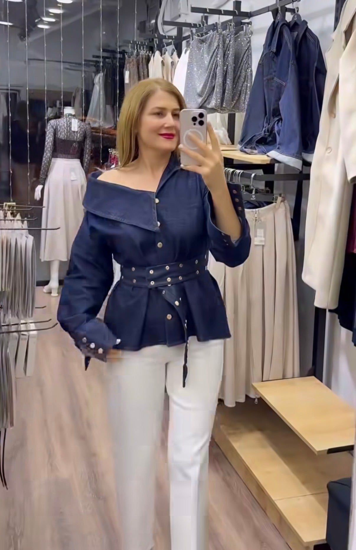 Kemer Detaylı Asimetrik Denim Bluz