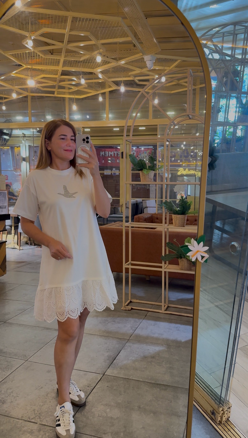 Taş İşlemeli Dantel Etek Ucu Beyaz Mini Elbise