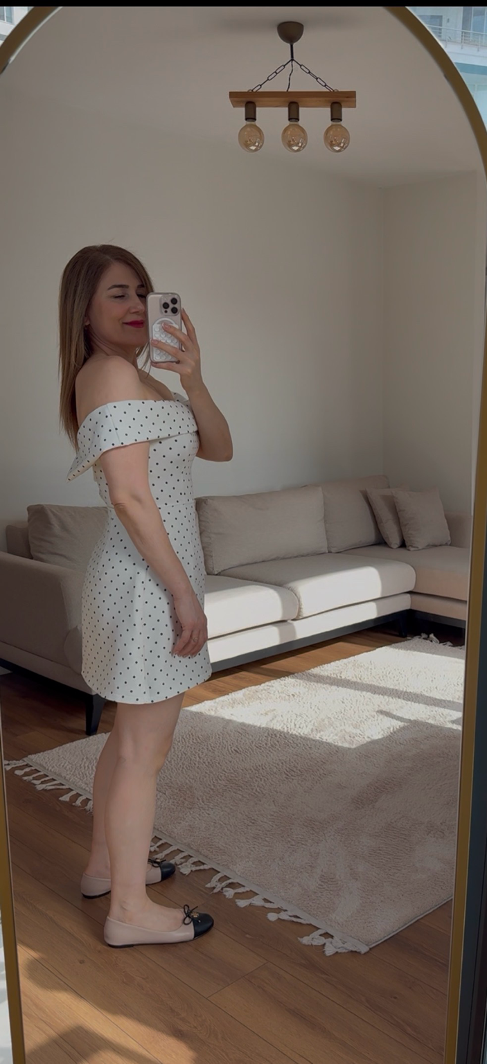 Audrey Omuz Detaylı Elbise