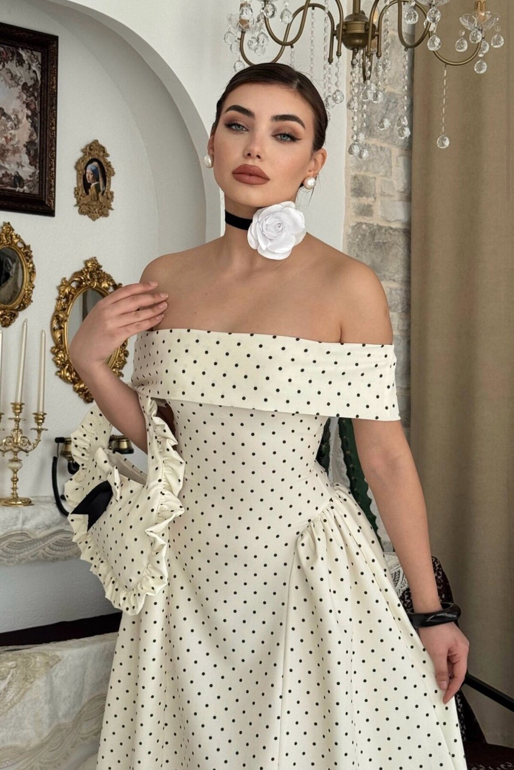 Puantiye Desenli Madonna Yaka Midi Elbise