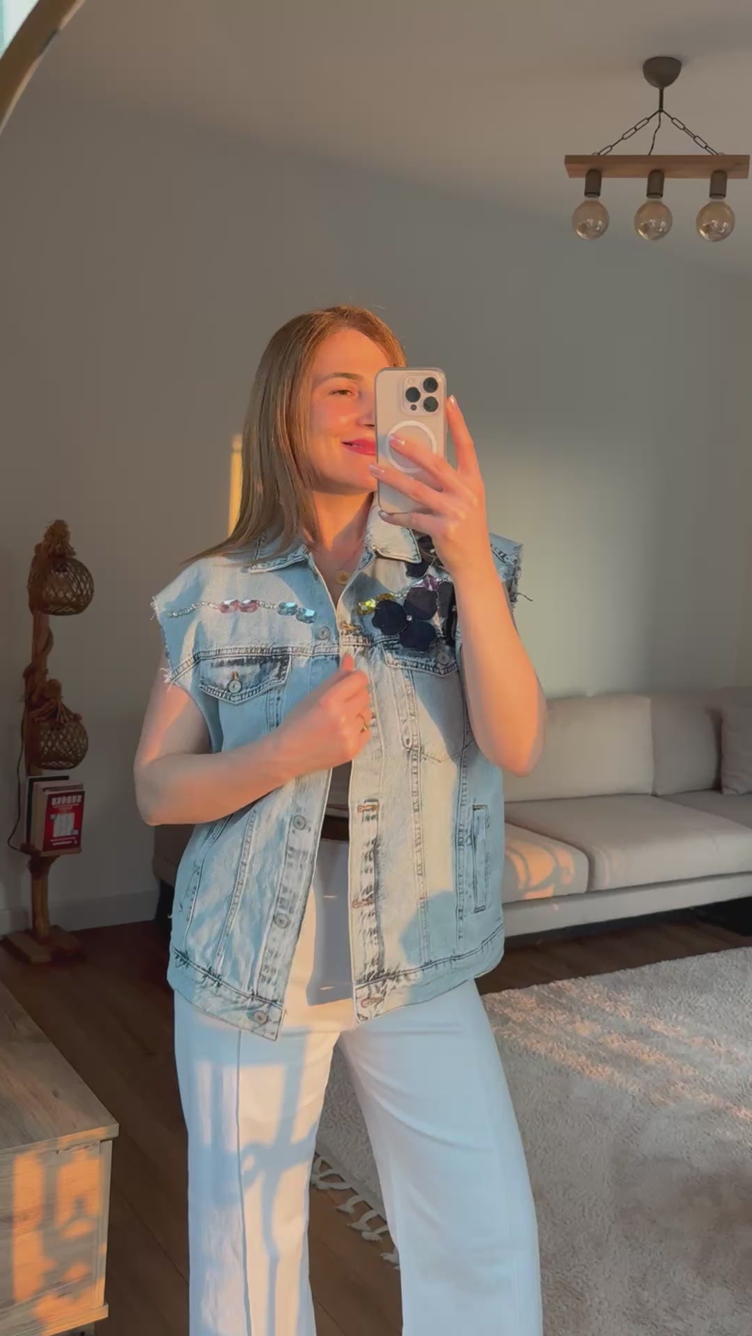 Taş ve çiçek detaylı denim yelek