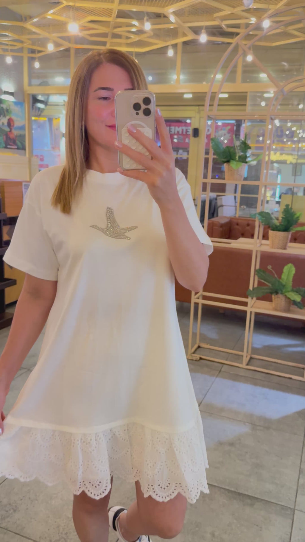Taş İşlemeli Dantel Etek Ucu Beyaz Mini Elbise